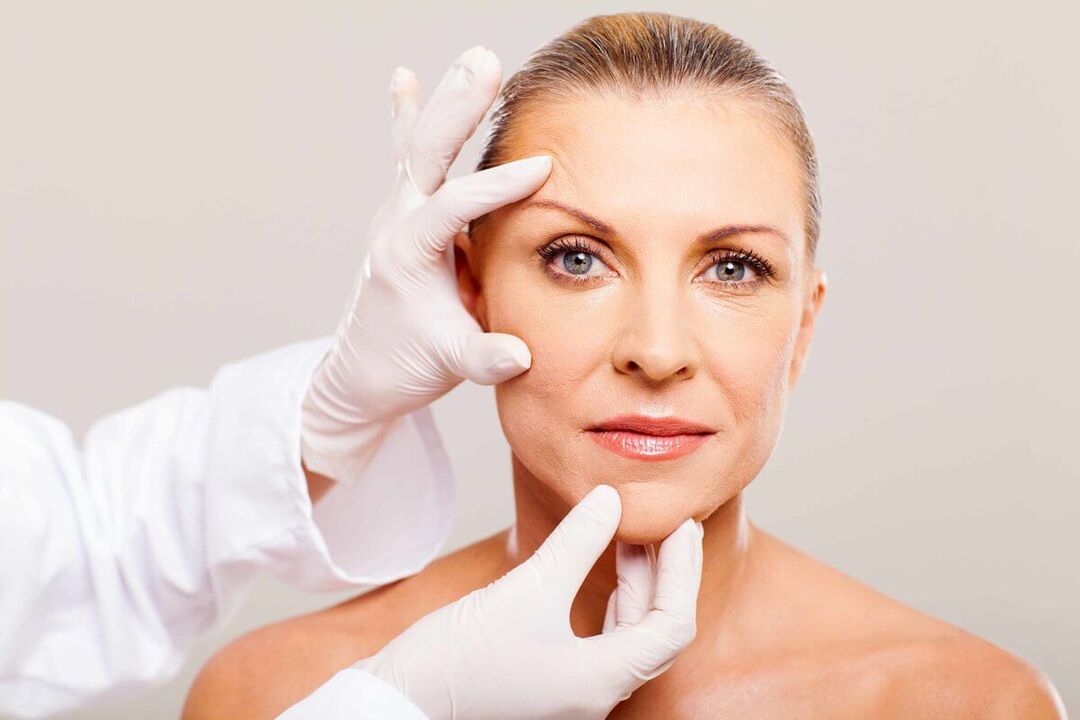 Ahli kosmetik akan memilih metode peremajaan kulit wajah yang sesuai