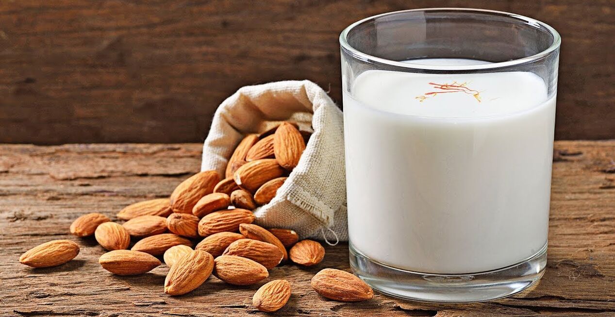 Ada makanan yang meremajakan kulit, seperti susu almond. 